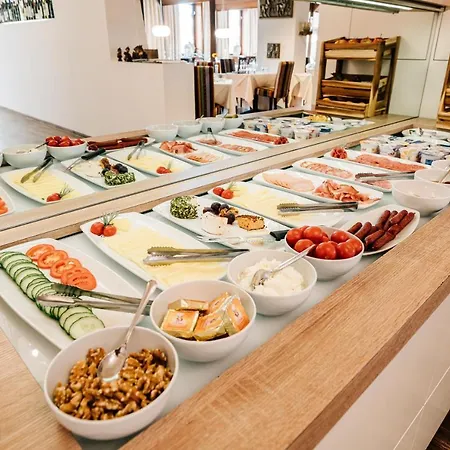 Hotel Roemerstube 3*