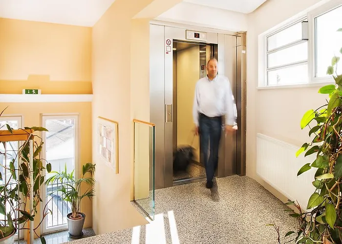 Hotel Römerstube 3*